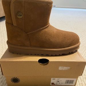 Brand New Ugg boots size 3 big kids